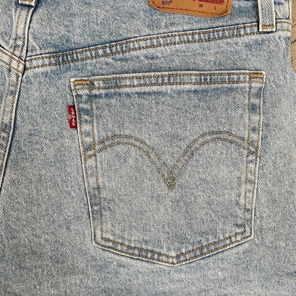 Levi’s 501 High Rise Cut Off Jean Shorts Light Wash Button Fly - Picture 6 of 13